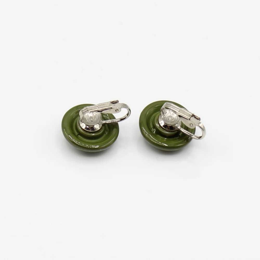 Vintage enamel button clip earrings - Picture 2 of 7